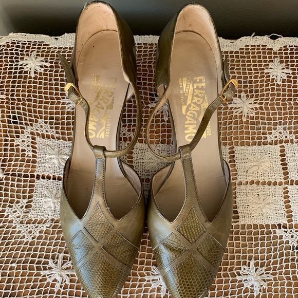 Vintage 1960's Ferragamo t-strap heels 1505